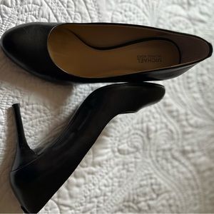 MICHAEL KORS Woman’s BLACK Pumps SIZE 7
